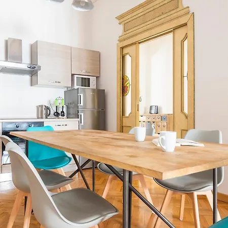 Plum Guide - Parsonage Apartment Mailand